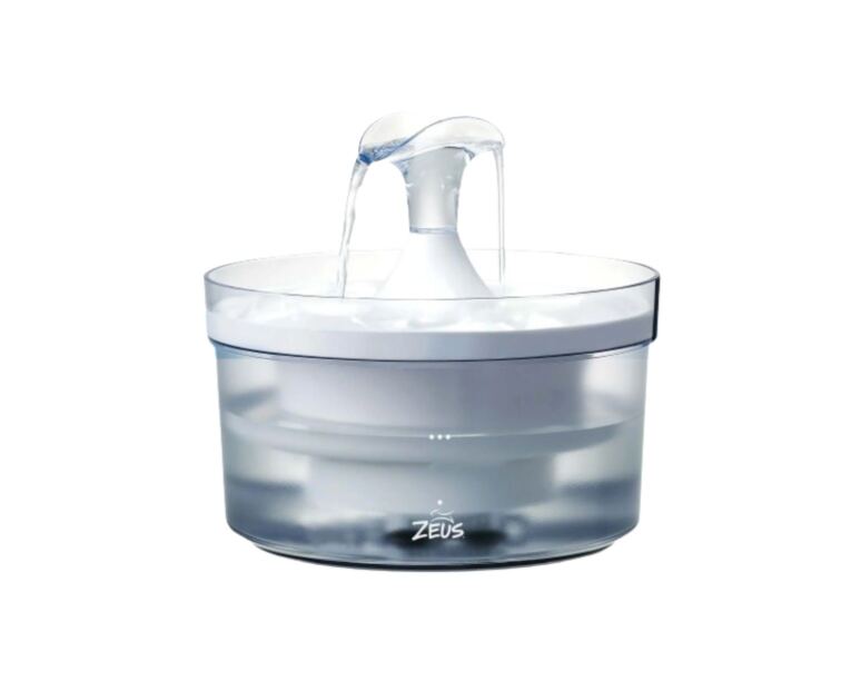 O Bebedouro Fonte Zeus Fresh & Clear oferece ao cão um fluxo constante de água fresca e limpa, portanto, incentiva o animal a beber mais e a manter-se hidratado.