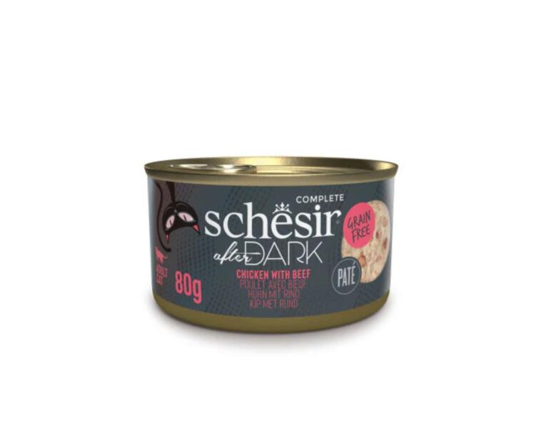 O Schesir After Dark frango com vaca em caldo 80 g propõe-se como uma opção húmida premium para o teu gato, perfeitamente equilibrada e suave.
