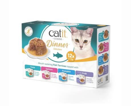 Catit Cuisine Dinner Pack Peixe - 12 unidades variadas é uma caixa com um conjunto de alimentos húmidos premium para gatos, portanto elaborado com peixe fresco de alta qualidade. Desenvolvido pela marca Catit, este produto combina nutrição equilibrada com um sabor irresistível, tornando cada refeição um verdadeiro momento de prazer para o teu gato.  🐾