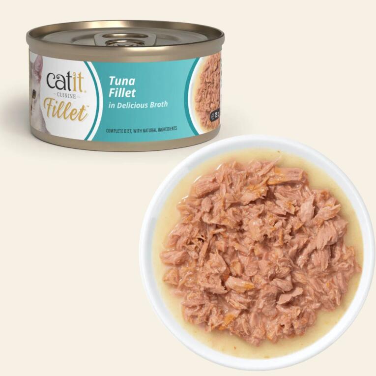 O Catit Cuisine Fillet Atum em caldo é uma deliciosa recompensa natural, feita com filetes inteiros de peixe de alta qualidade.