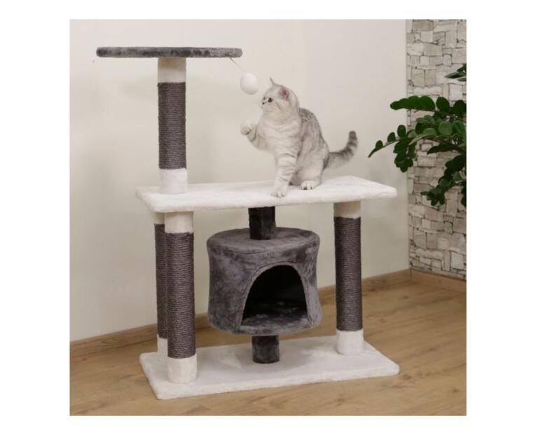 🐾 Arranhador torre para gatos: compacto, funcional e confortável O arranhador torre Jade Darklight para gatos Kerbl é a solução ideal para quem procura um espaço compacto e confortável para o seu felino. De facto, este arranhador torre para gatos combina uma estrutura estável, uma casinha acolhedora e superfícies resistentes para arranhar. Além disso, com uma altura de 96 cm, adapta-se facilmente a qualquer divisão. Assim, é perfeito para apartamentos ou espaços mais reduzidos. 🏠 Casinha confortável para descanso Por um lado, este arranhador com casinha para gatos inclui uma área fechada com cerca de 32 cm de diâmetro, ideal para relaxar. Por outro lado, proporciona um espaço seguro e acolhedor. Dessa forma, o seu gato pode descansar com total conforto. ✔ Casinha com Ø 32 cm ✔ Espaço privado ✔ Ideal para relaxar 🪵 Postes em sisal para arranhar O arranhador com sisal para gatos inclui postes com cerca de 8 cm de diâmetro, revestidos com material resistente. Além disso, permite afiar as unhas de forma natural. Assim, ajuda a proteger os móveis e promove hábitos saudáveis. ✔ Sisal resistente ✔ Mantém unhas saudáveis ✔ Protege os móveis 🧗 Estrutura estável com base ampla Este arranhador compacto para gatos inclui uma base de 70 x 35 cm, garantindo estabilidade durante o uso. Por isso, é adequado para gatos ativos. Além disso, proporciona segurança durante a brincadeira. ✔ Base estável ✔ Estrutura robusta ✔ Ideal para uso diário 🏡 Design moderno para qualquer espaço O arranhador moderno para gatos apresenta um design discreto e elegante. Assim, integra-se facilmente na decoração da casa. Além disso, é fácil de posicionar em qualquer divisão. ✔ Design elegante ✔ Fácil integração ✔ Ideal para espaços pequenos 🐱 Bem-estar e atividade diária Este móvel para gatos estimula o movimento, reduz o stress e melhora o bem-estar geral do animal. Por isso, é uma excelente escolha para o dia a dia. ✔ Estimula o exercício ✔ Reduz o stress ✔ Promove bem-estar 📌 Recomendações 👉 Descubra mais opções em arranhadores para gatos. 👉 Veja também brinquedos para gatos. Arranhador torre Jade Darklight para gatos com casinha