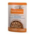 Alimento húmido Nature's Variety Bites in Gravy Gato Adulto Salmão e Vegetais saqueta 85g.