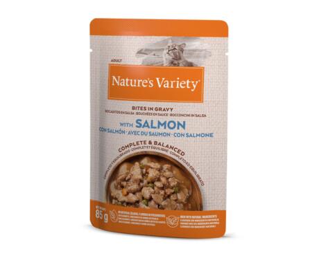 Alimento húmido Nature's Variety Bites in Gravy Gato Adulto Salmão e Vegetais saqueta 85g.