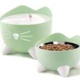 Conjunto Catit PIXI composto por fonte de água com formato felino e comedouro elevado ergonómico para gatos.