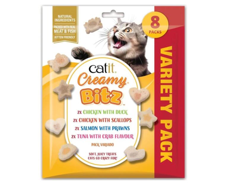 Embalagem do Pack Variado de snacks Catit Creamy Bitz contendo 8 saquetas com sabores sortidos de carne e peixe para gatos.